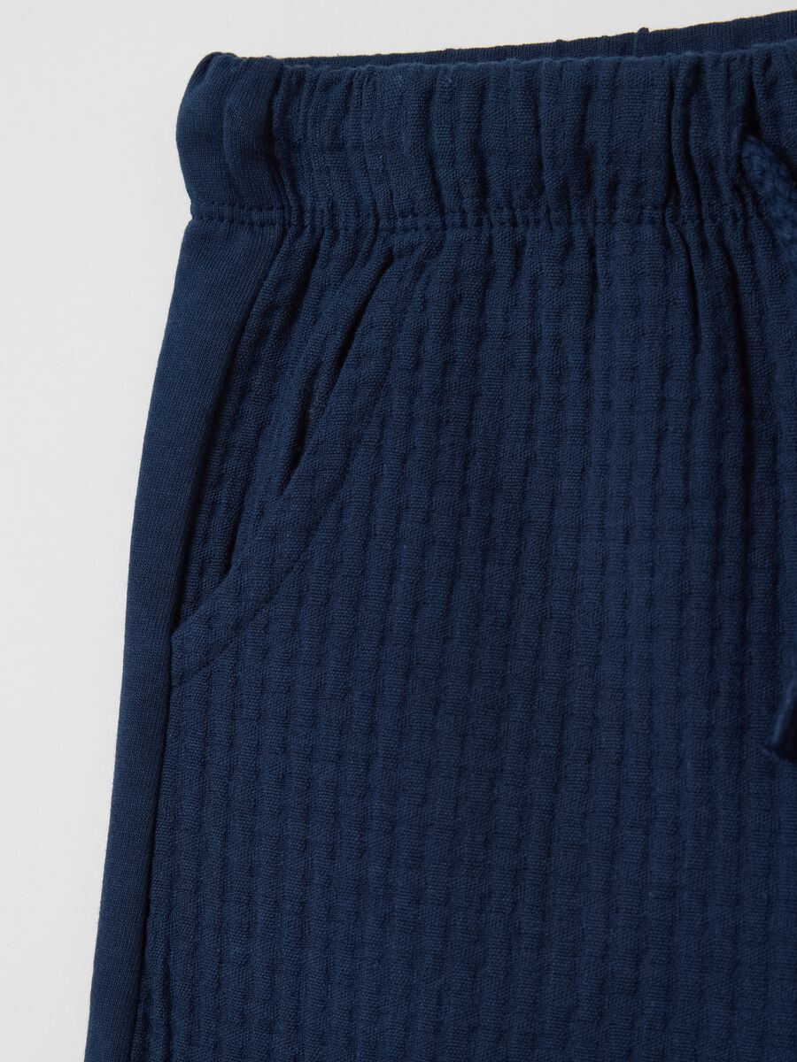 Blue Bermuda shorts with drawstring and waffle weave_3