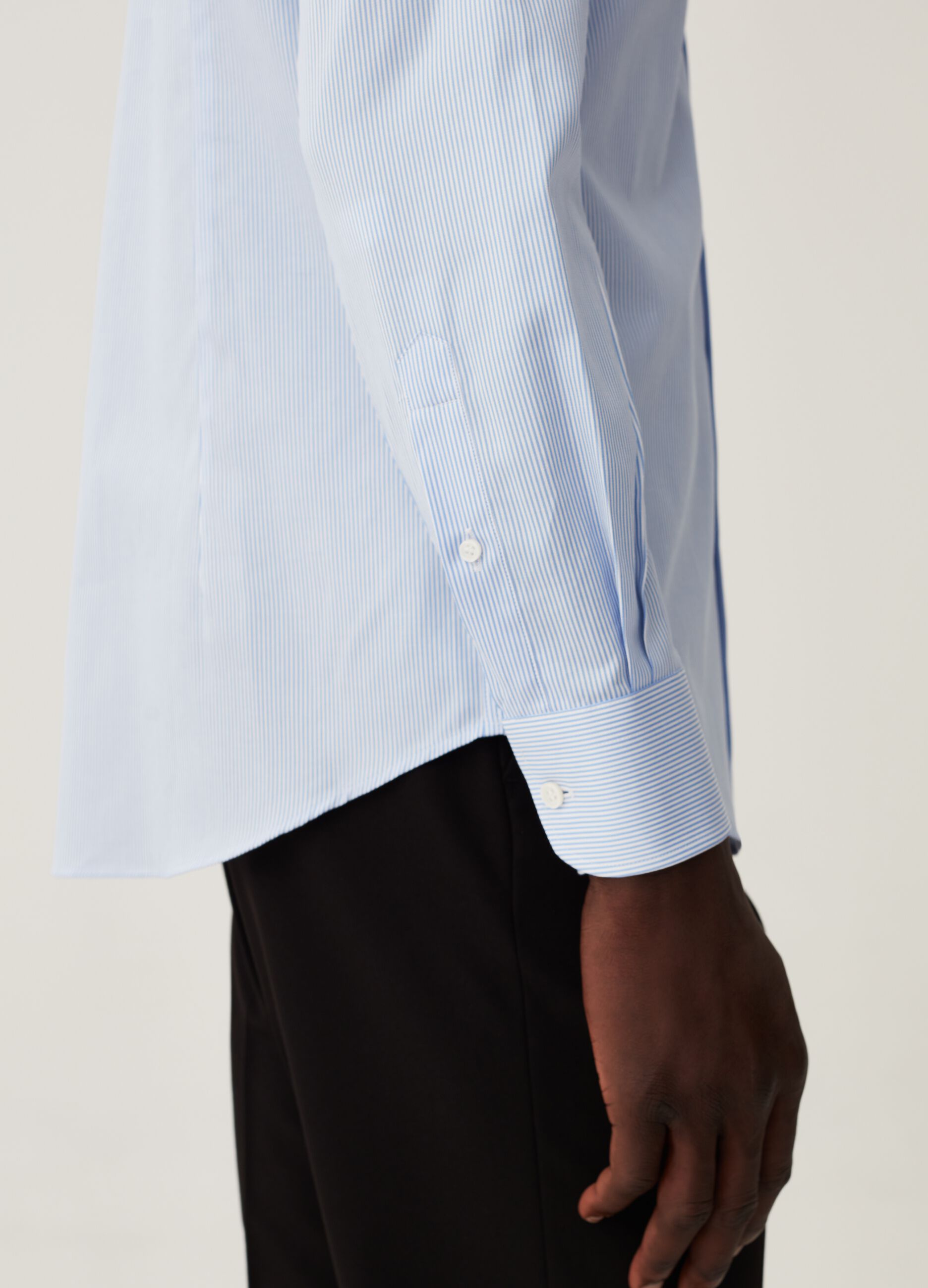 Camicia slim fit in cotone a righe sottili_3