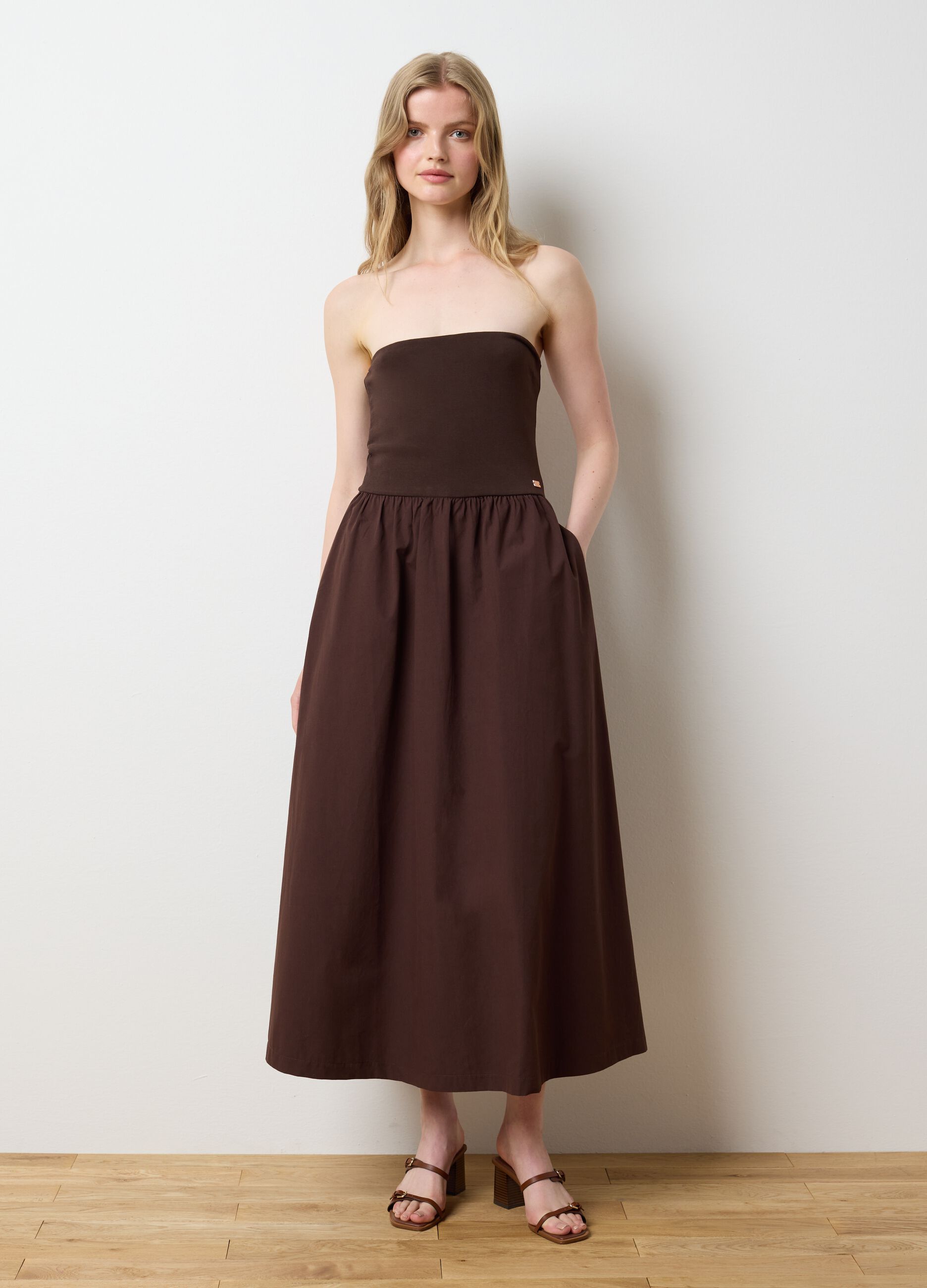 Vestito lungo con top a fascia marrone