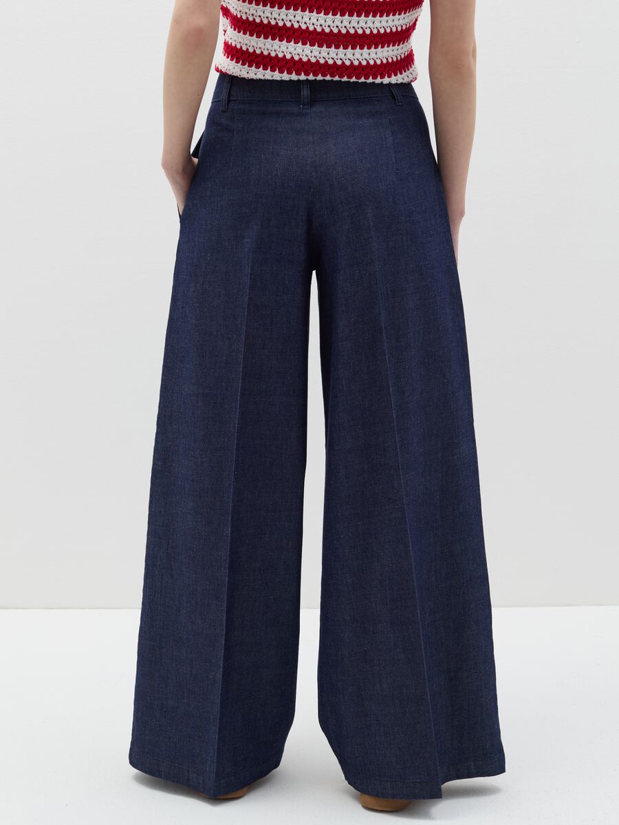 Wide-leg fluid trousers with darts_3