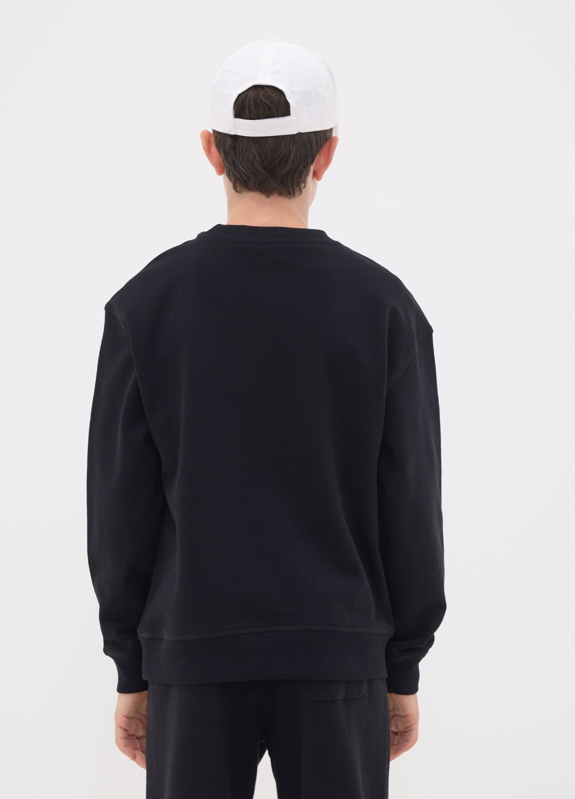 Black pure cotton crew-neck sweatshirt for boys, relaxed fit