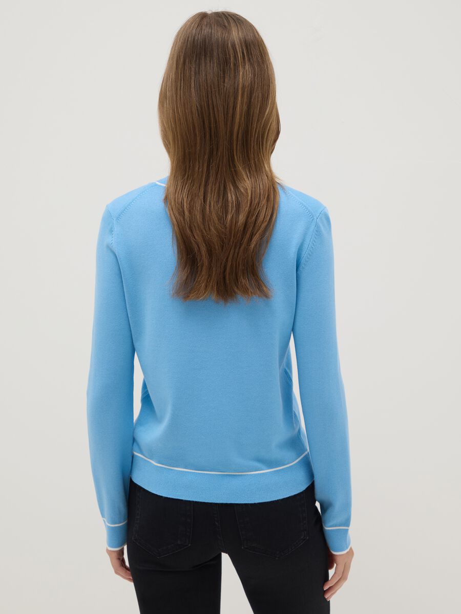 Blue crew neck sweater regular fit with contrast details_2