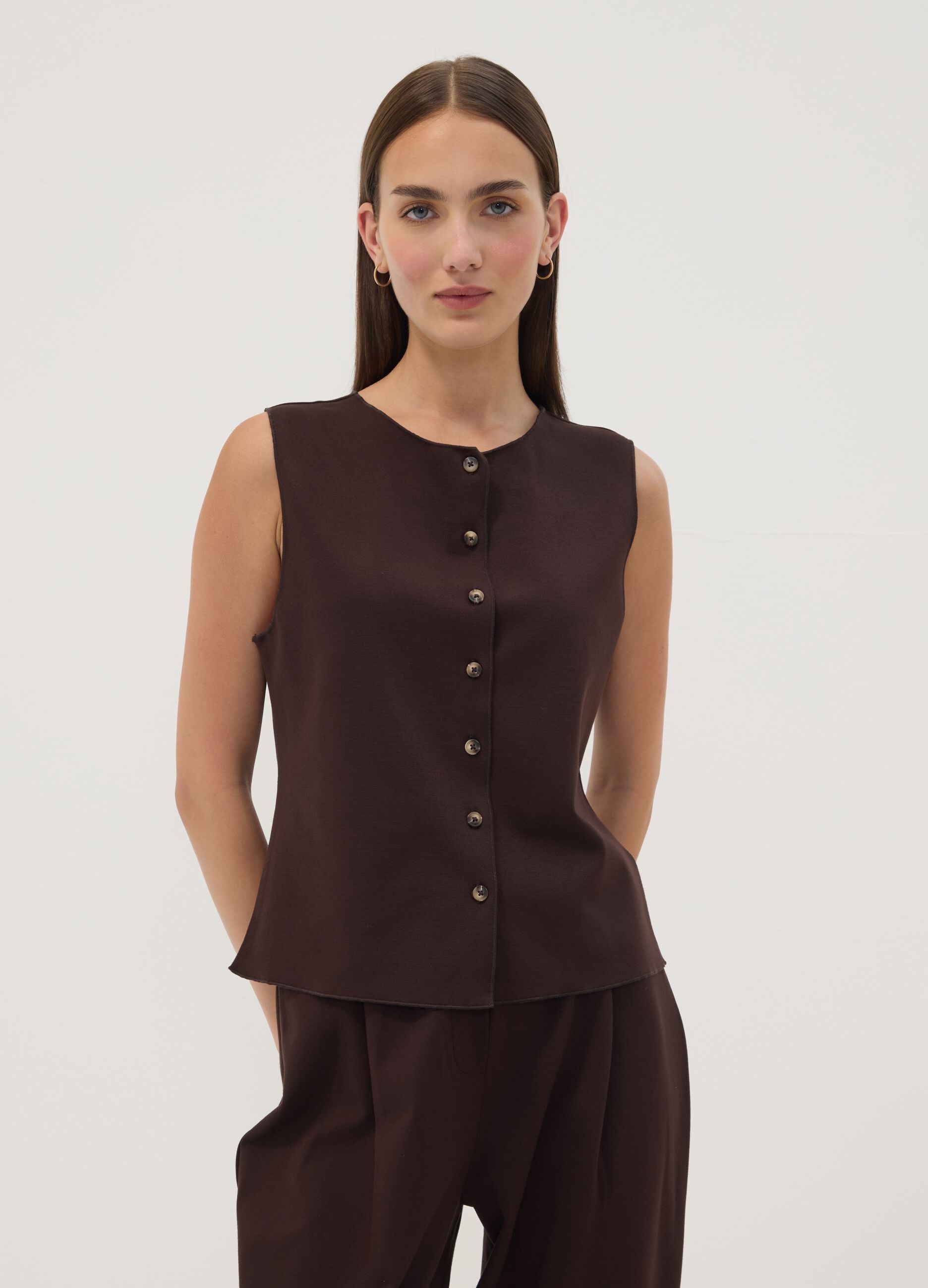 Gilet marrone in punto Milano di viscosa elasticizzata regular fit
