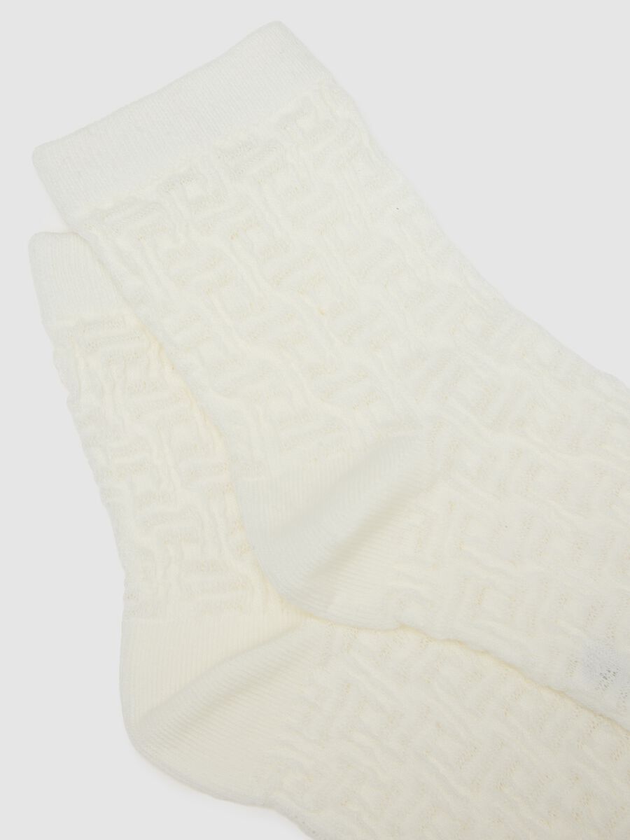 Girls' white cotton blend ankle socks with knit pattern_1
