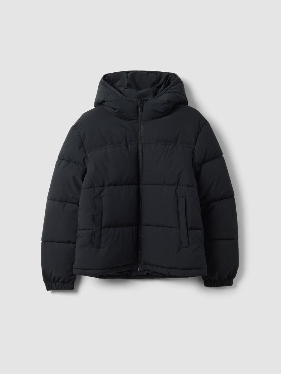 Giubbotto nero imbottito con cappuccio e zip water resistant over fit_0