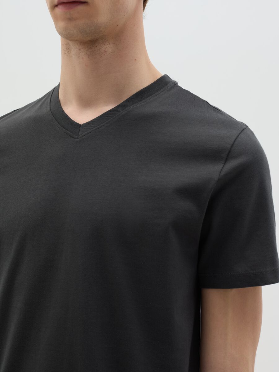 Organic cotton T-shirt with V neck_2