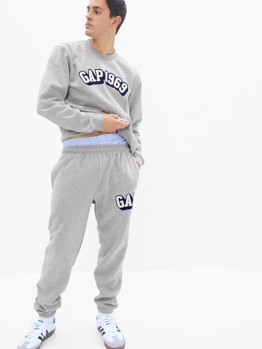 Joggers in felpa con logo bouclé_0