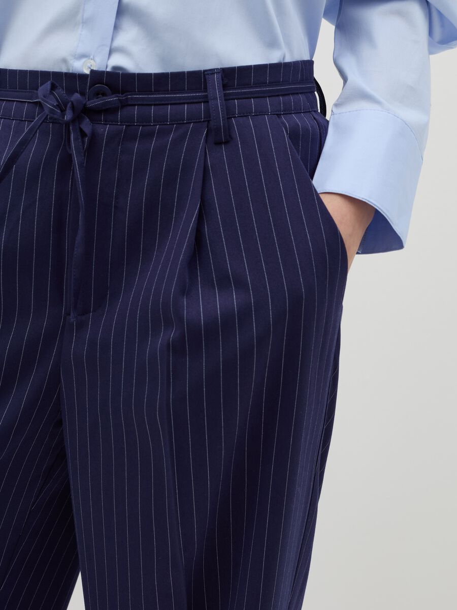 Blue wide-leg pinstriped trousers with belt_3