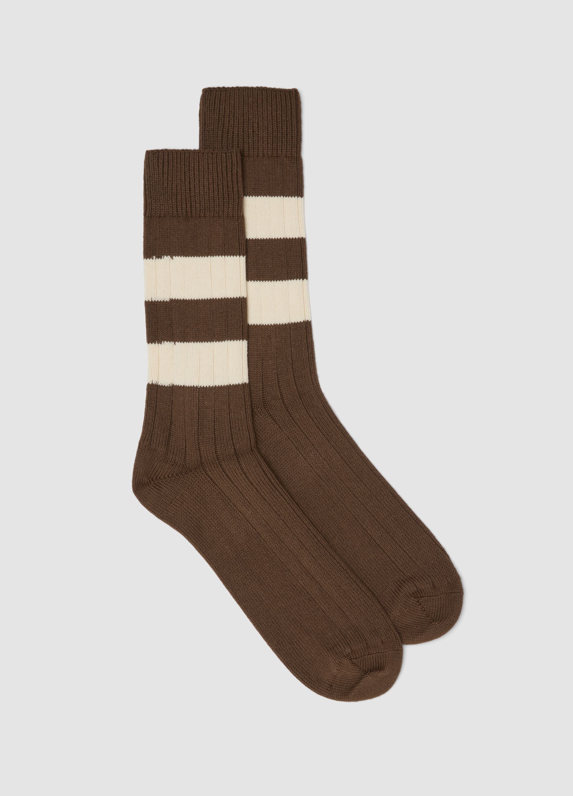 Brown stretchy cotton blend tennis socks with stripes
