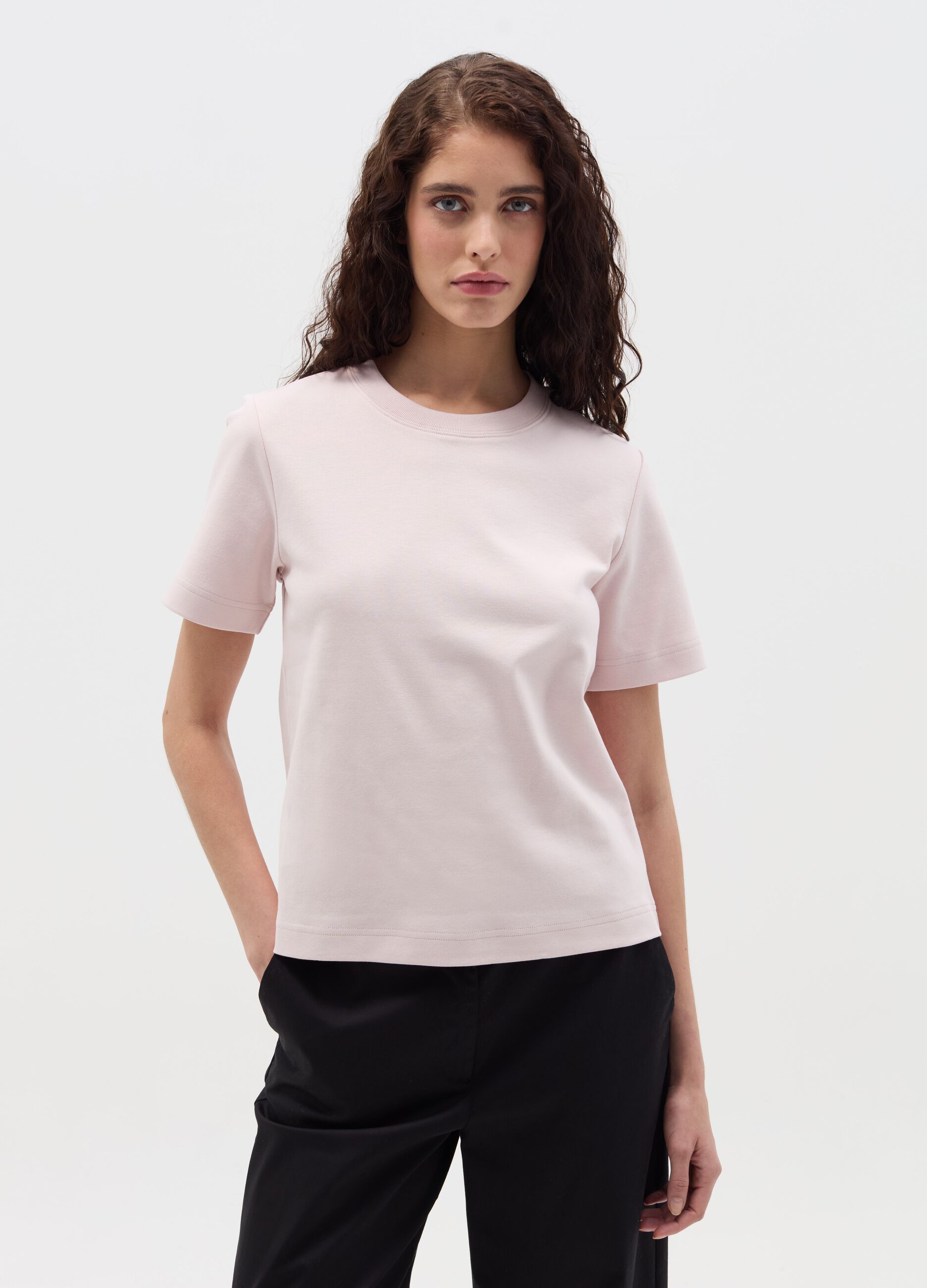 Solid colour T-shirt with round neck