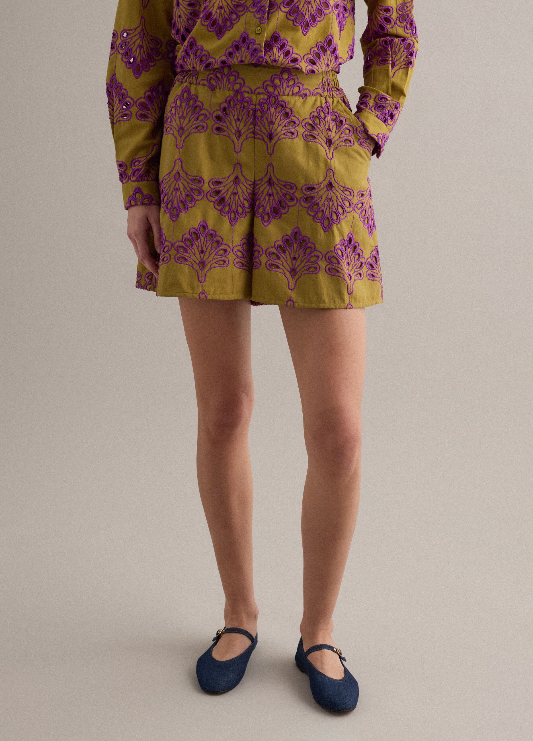 Multicolour pure cotton shorts with openwork embroidery, regular fit