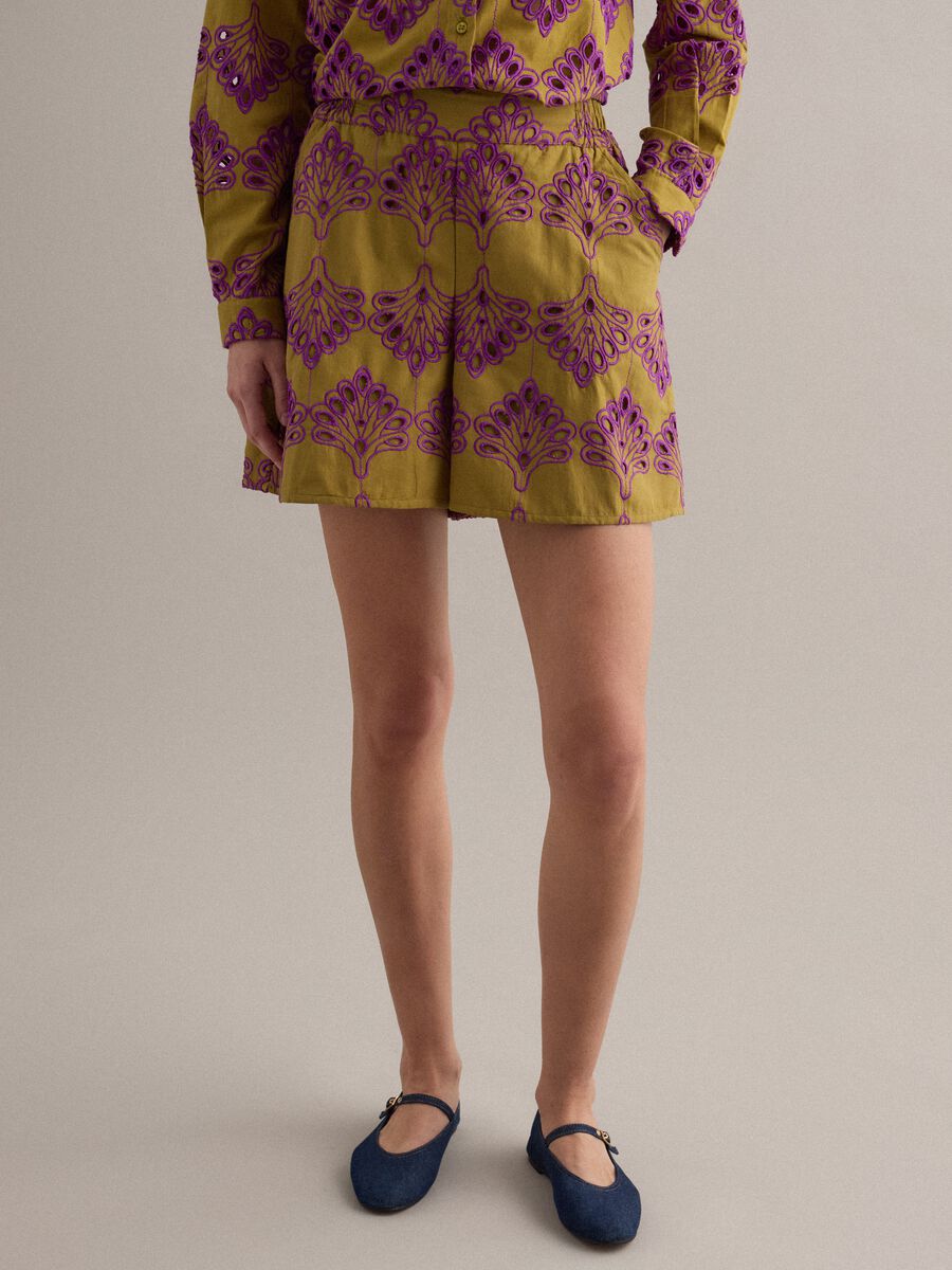 Shorts multicolor in puro cotone con ricami traforati regular fit_1
