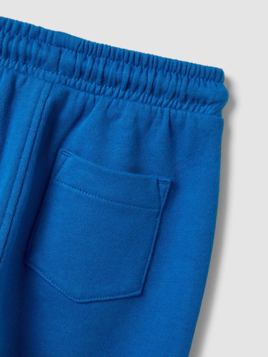 Pantaloni jogger blu in puro cotone organico con coulisse per bimbo_2