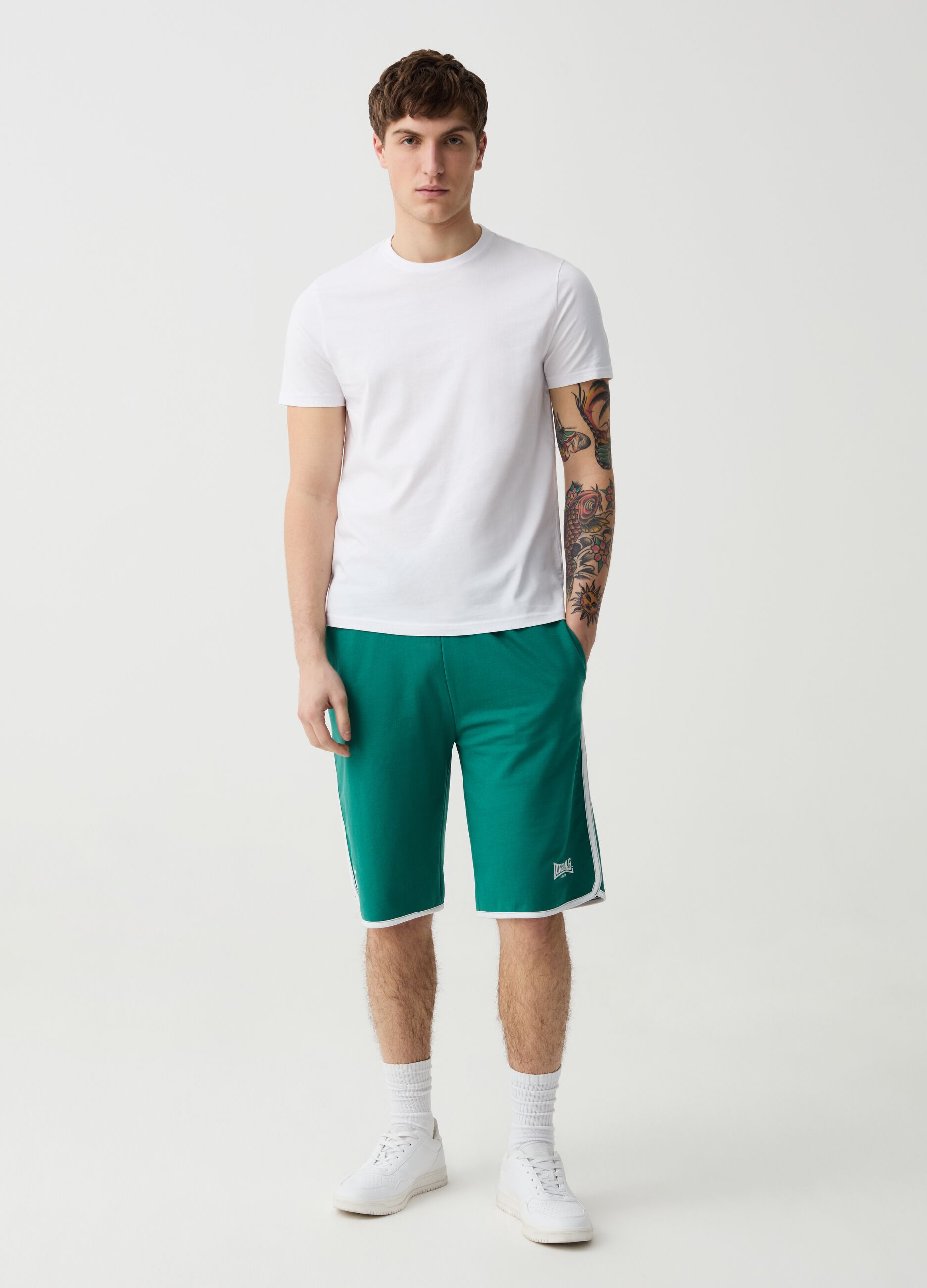 Bermuda joggers with logo print and contrasting edging