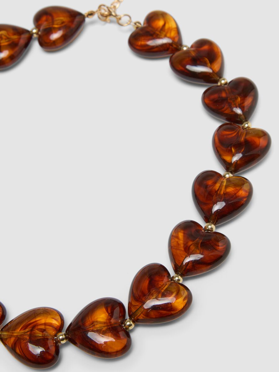 Orange necklace with marbled-effect hearts_1