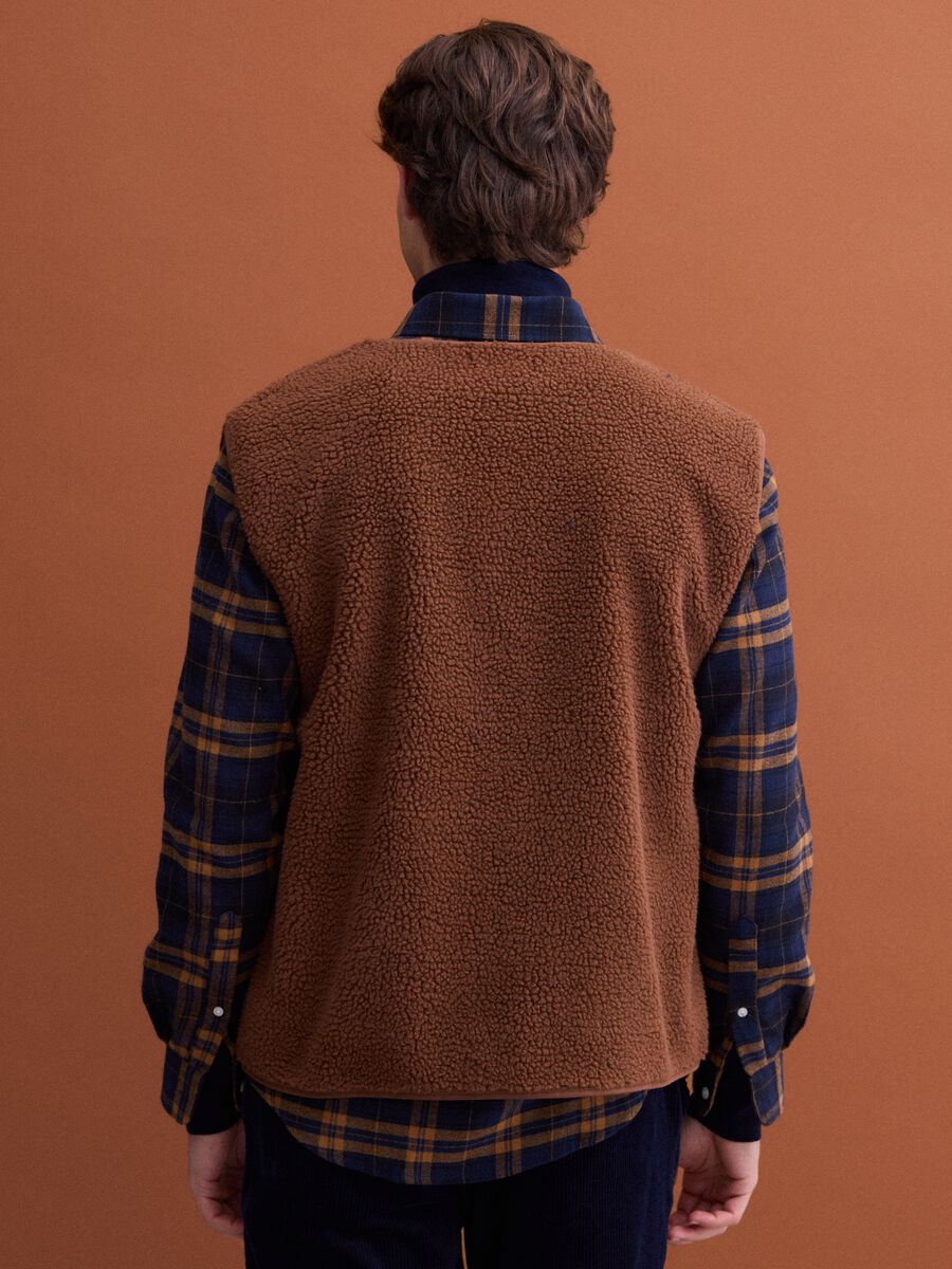 Light brown V-neck gilet with patch pockets_3