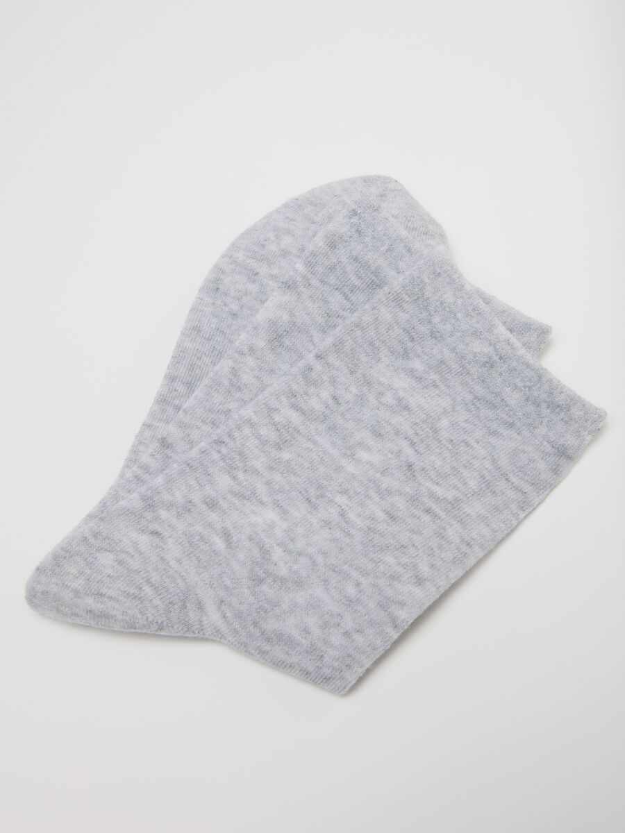 Two-pack of grey and burgundy socks with sheep pattern_2