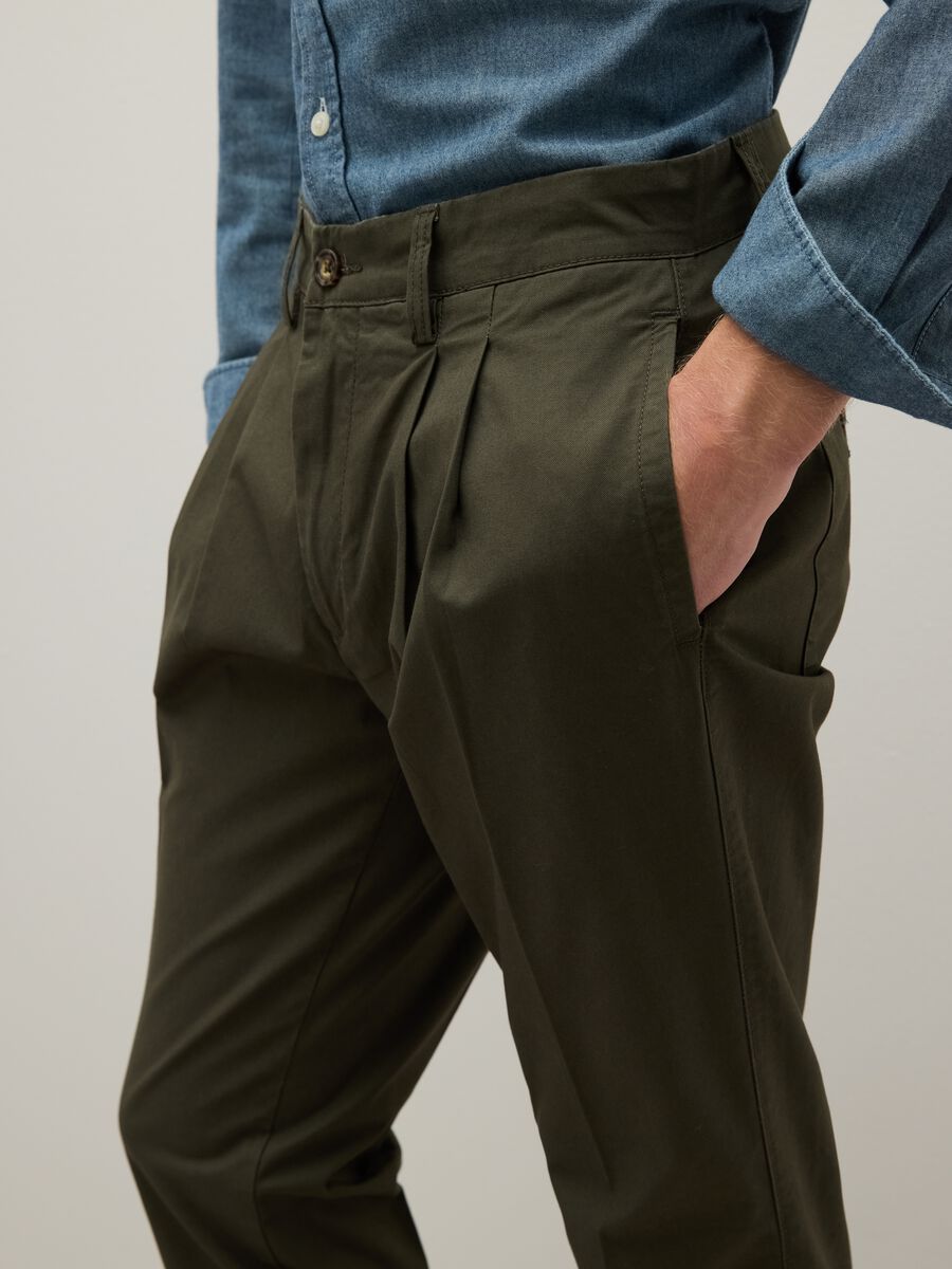 Green regular fit pure cotton twill chino trousers_3