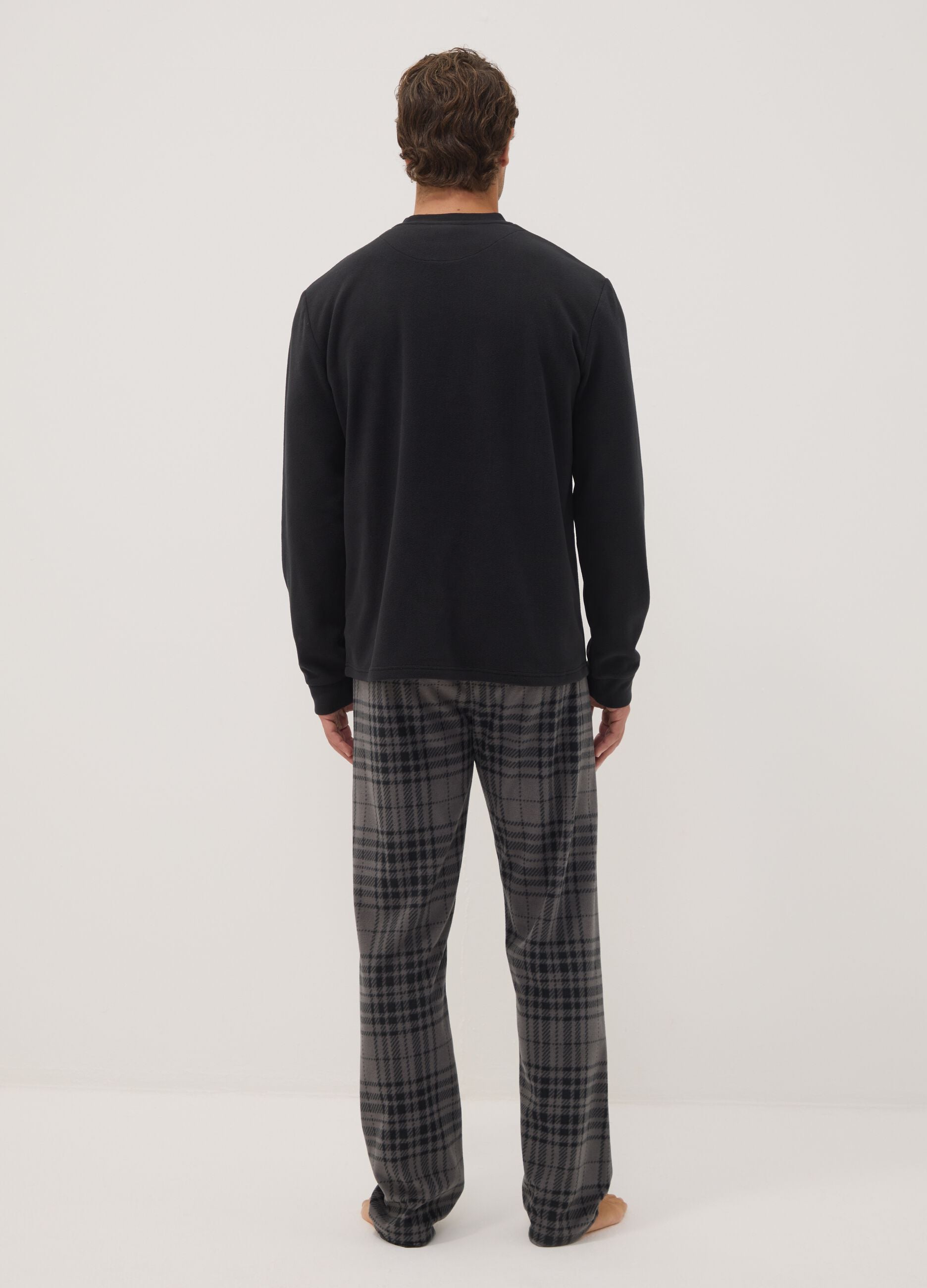 Pigiama grigio antracite con girocollo e pantaloni a quadri regular fit