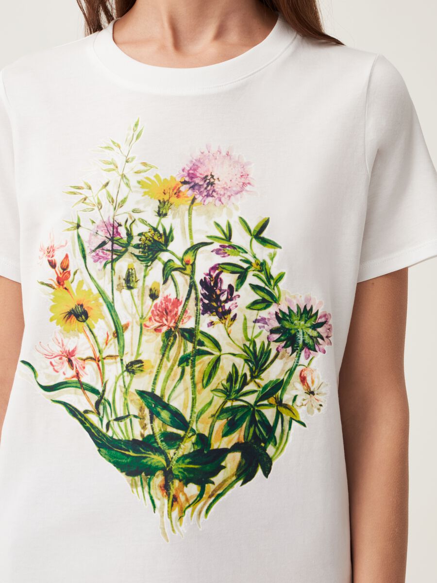 T-shirt in cotone con stampa fiori_3