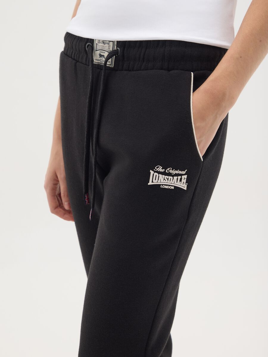 Black regular fit cotton blend trousers_3