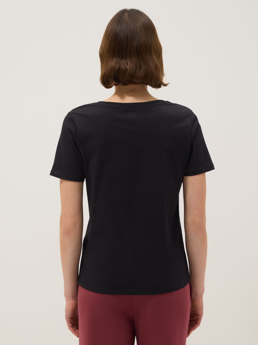 T-shirt in puro cotone nero regular fit con scollo a V_2