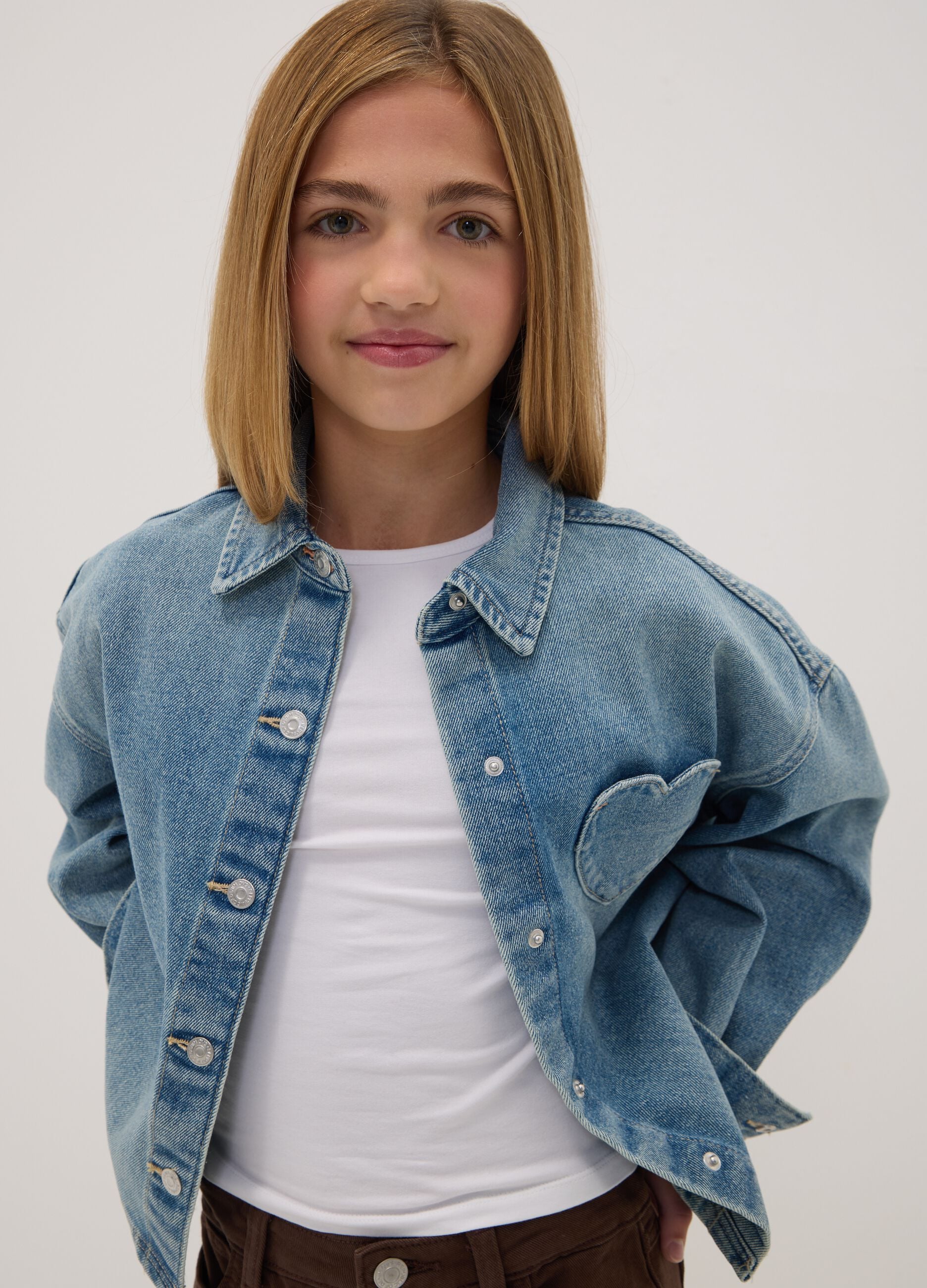 Camicia blu in denim di misto cotone e viscosa con cuore regular fit