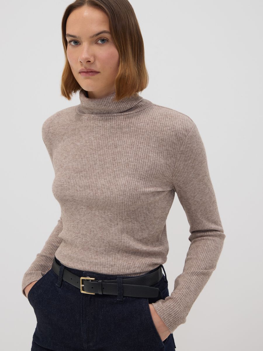 Maglia beige in misto viscosa a costine con girocollo_1