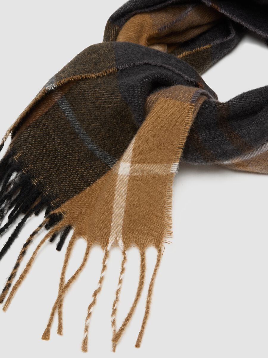 Brown checked scarf with fringes_1