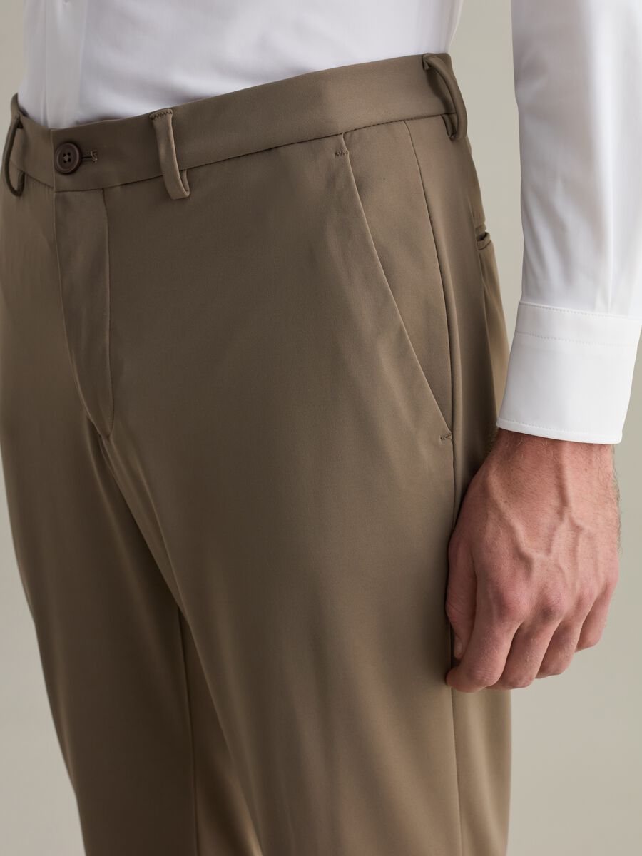 Tech chino trousers in technical fabric_3