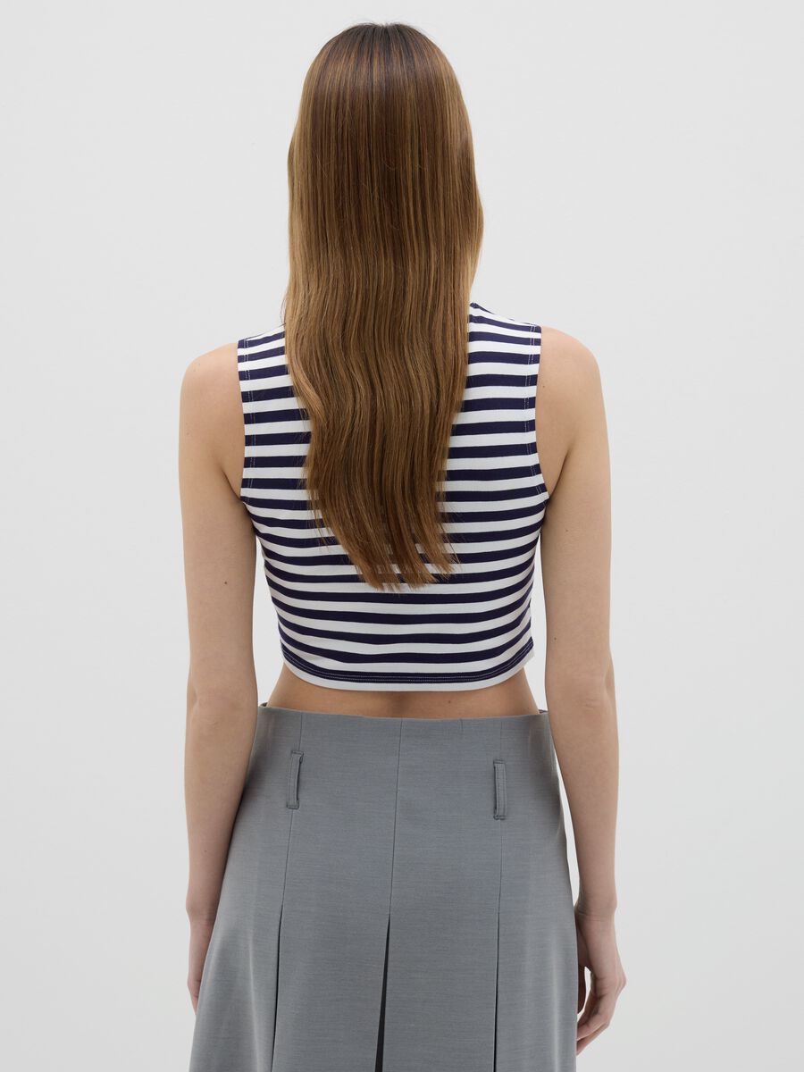 White and blue cropped tank top with embroidery_3