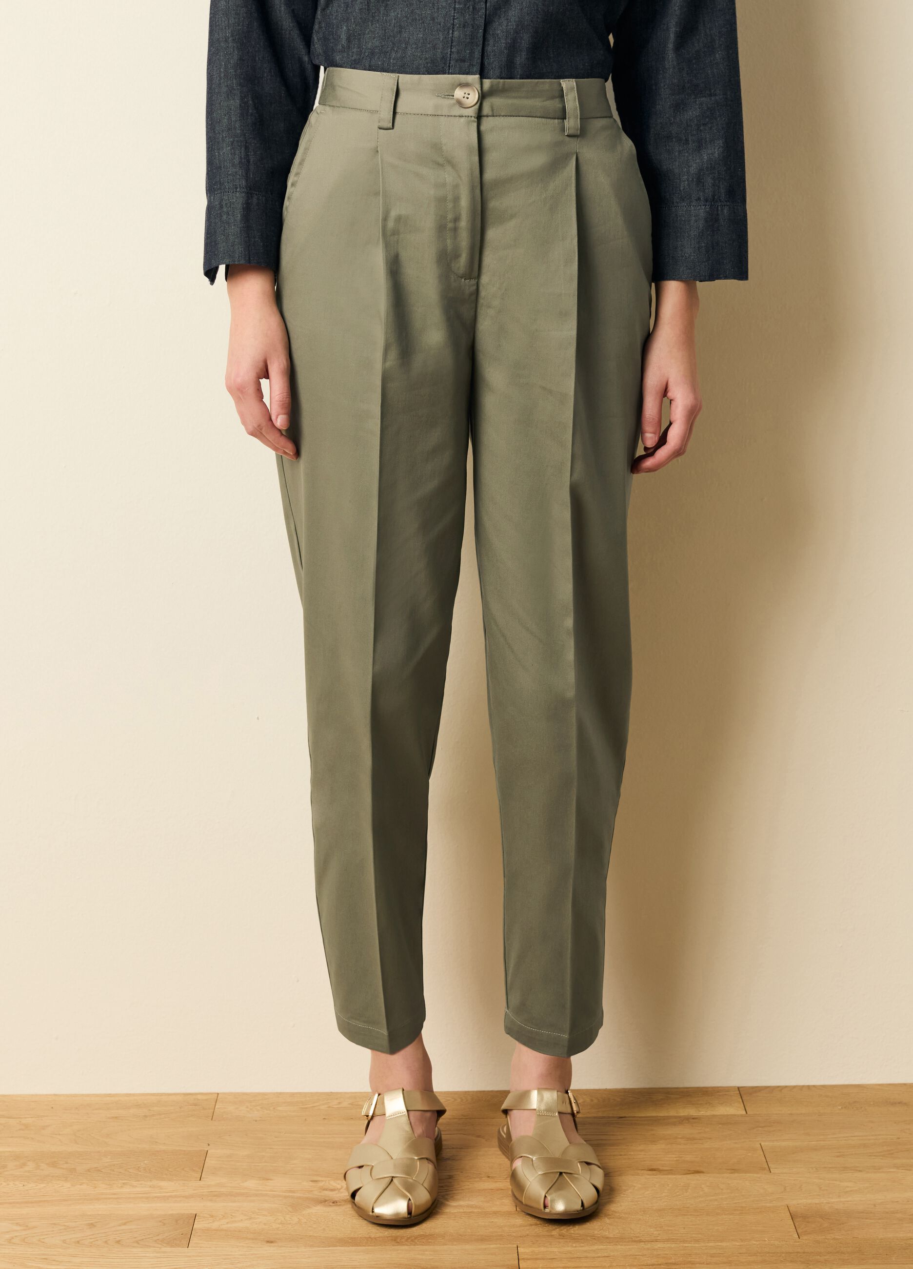 Cropped chino trousers with darts