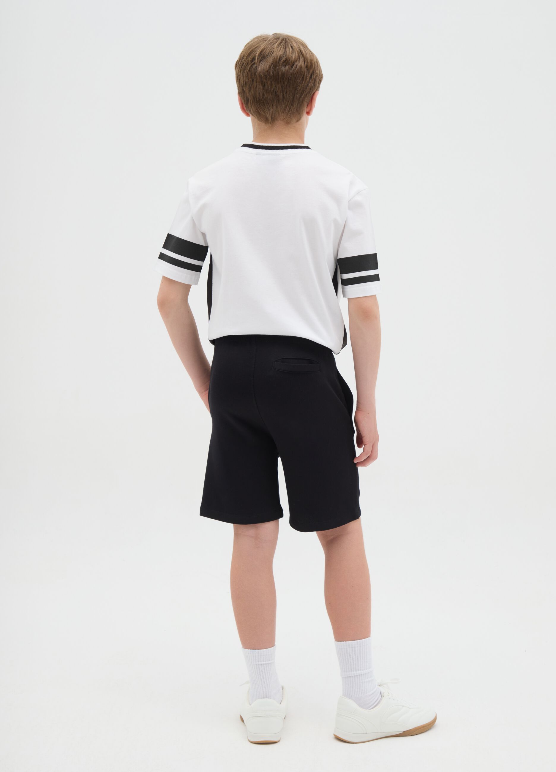 Pantaloni corti da ragazzo in puro cotone nero regular fit