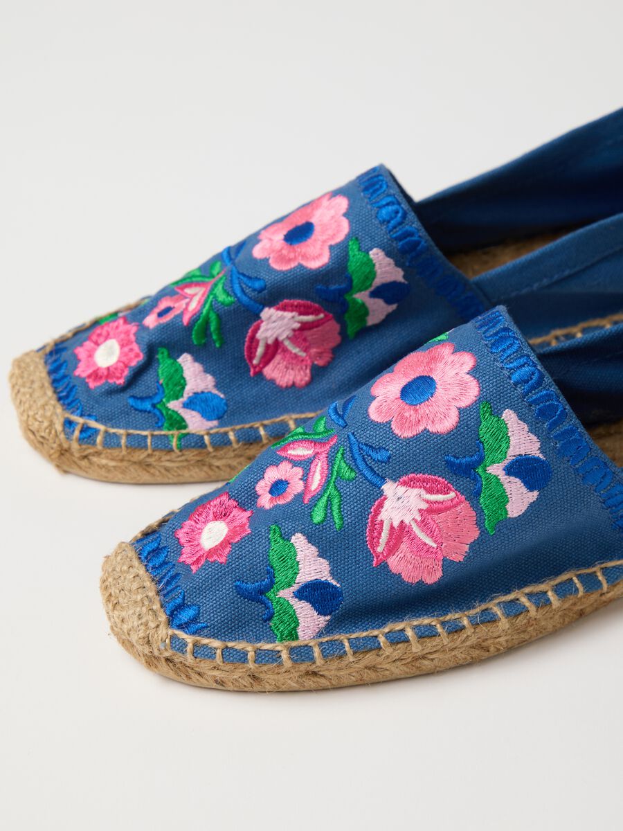 Women's multicolour cotton espadrilles with floral embroidery_3