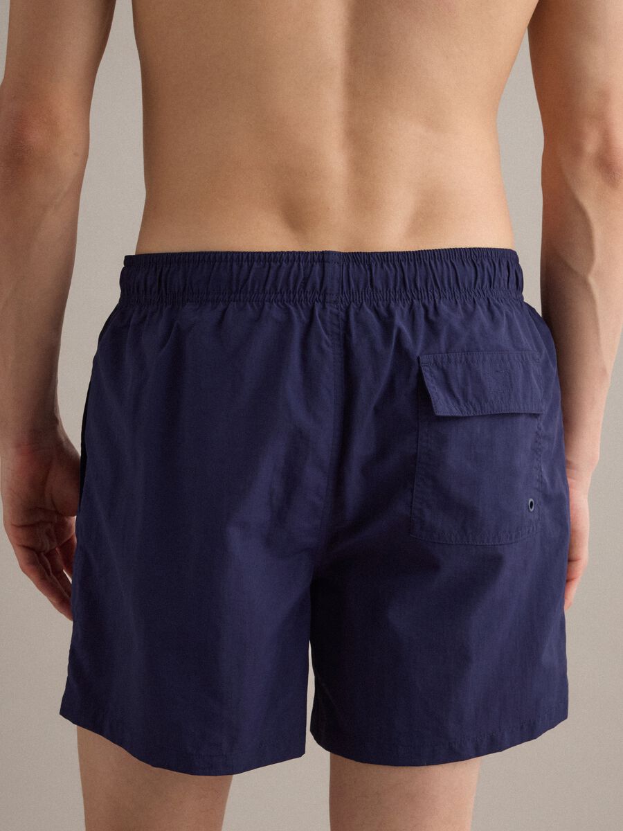 Boxer da mare blu con vita elasticizzata e coulisse_4