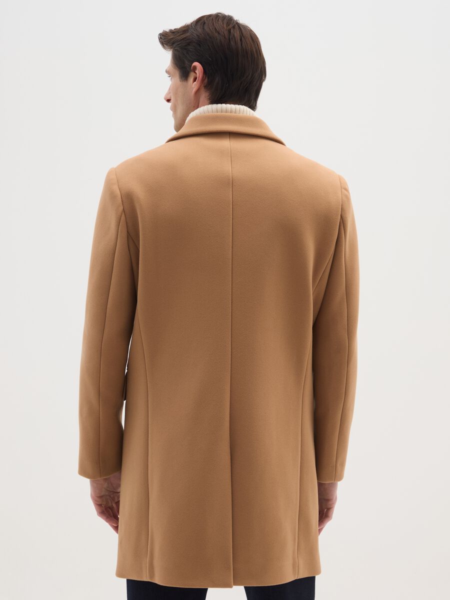 Cappotto elegante marrone regular fit con bottoni_3