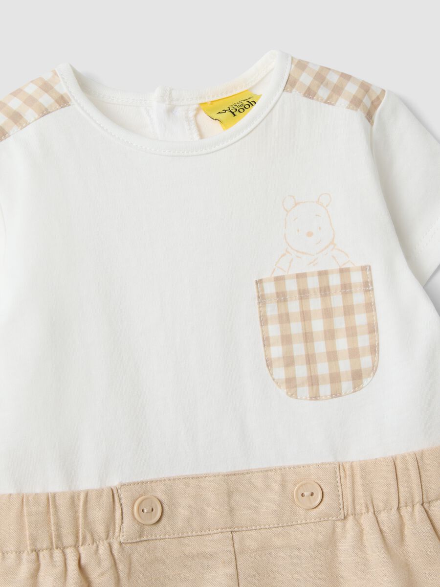 Pagliaccetto bianco in misto cotone e lino con dettaglio Winnie The Pooh per neonato_2