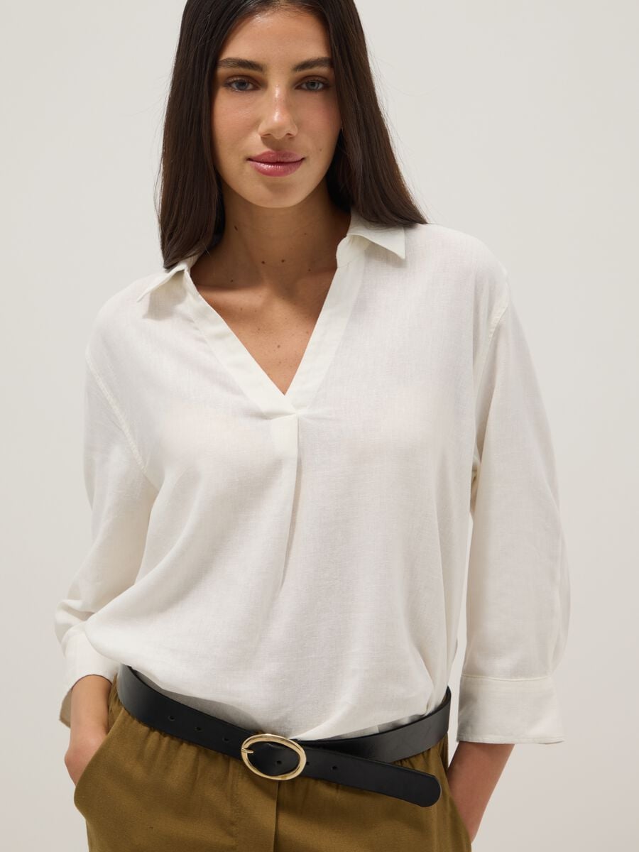 White linen and viscose-blend V-neck regular-fit shirt_2