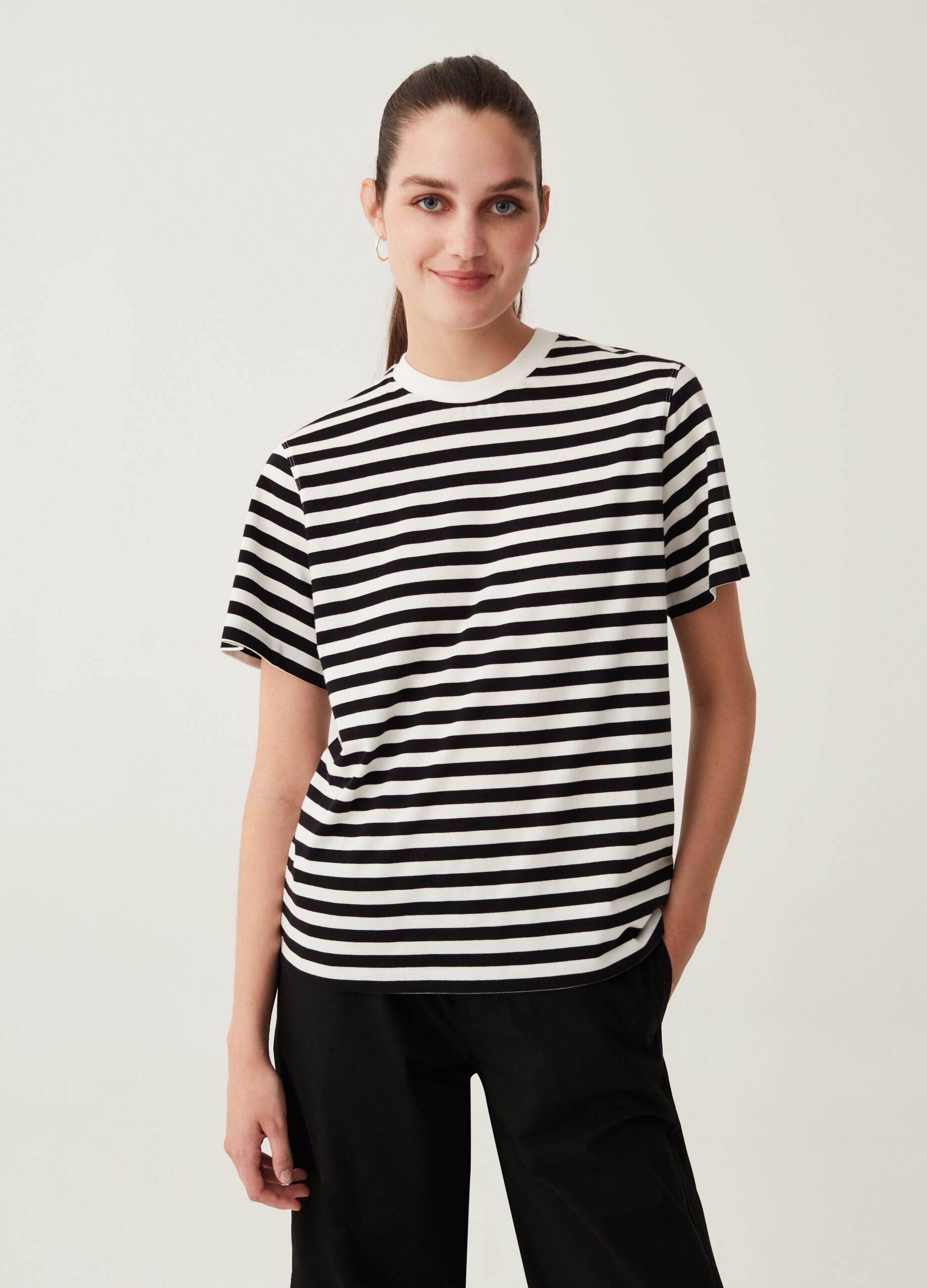 T-shirt in cotone con scollo rotondo_1