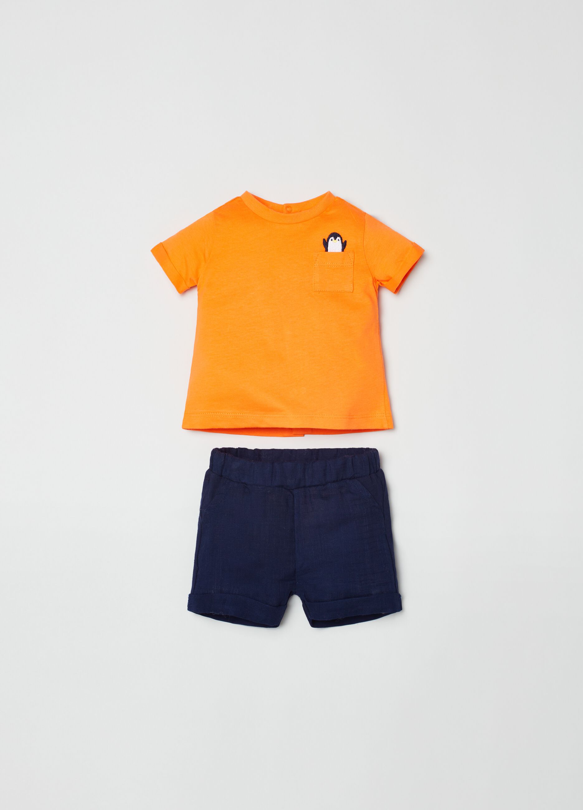 Set t-shirt con ricamo e shorts_0