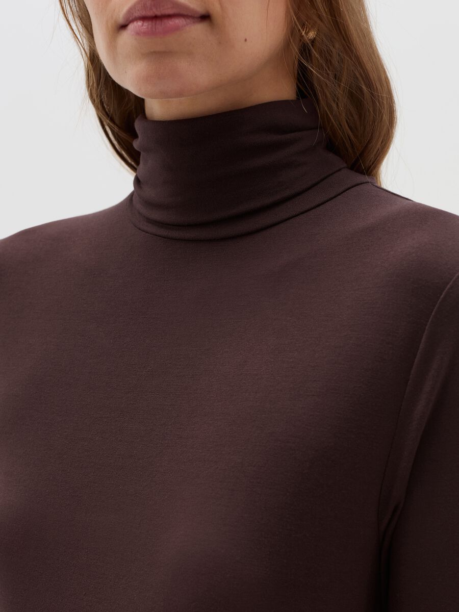 Long-sleeved T-shirt with high neck_2