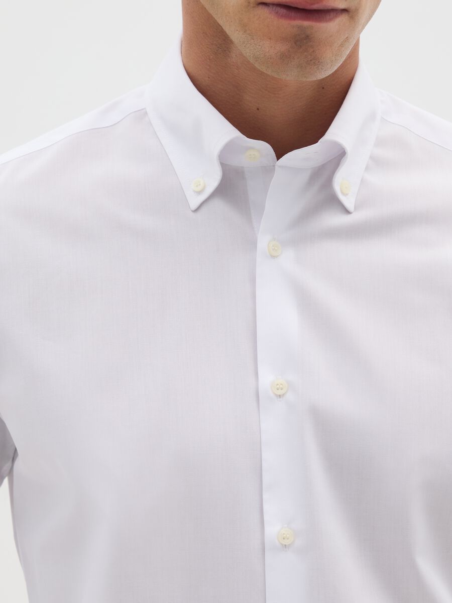 White Cotton Blend Slim Fit Easy Iron Shirt_1