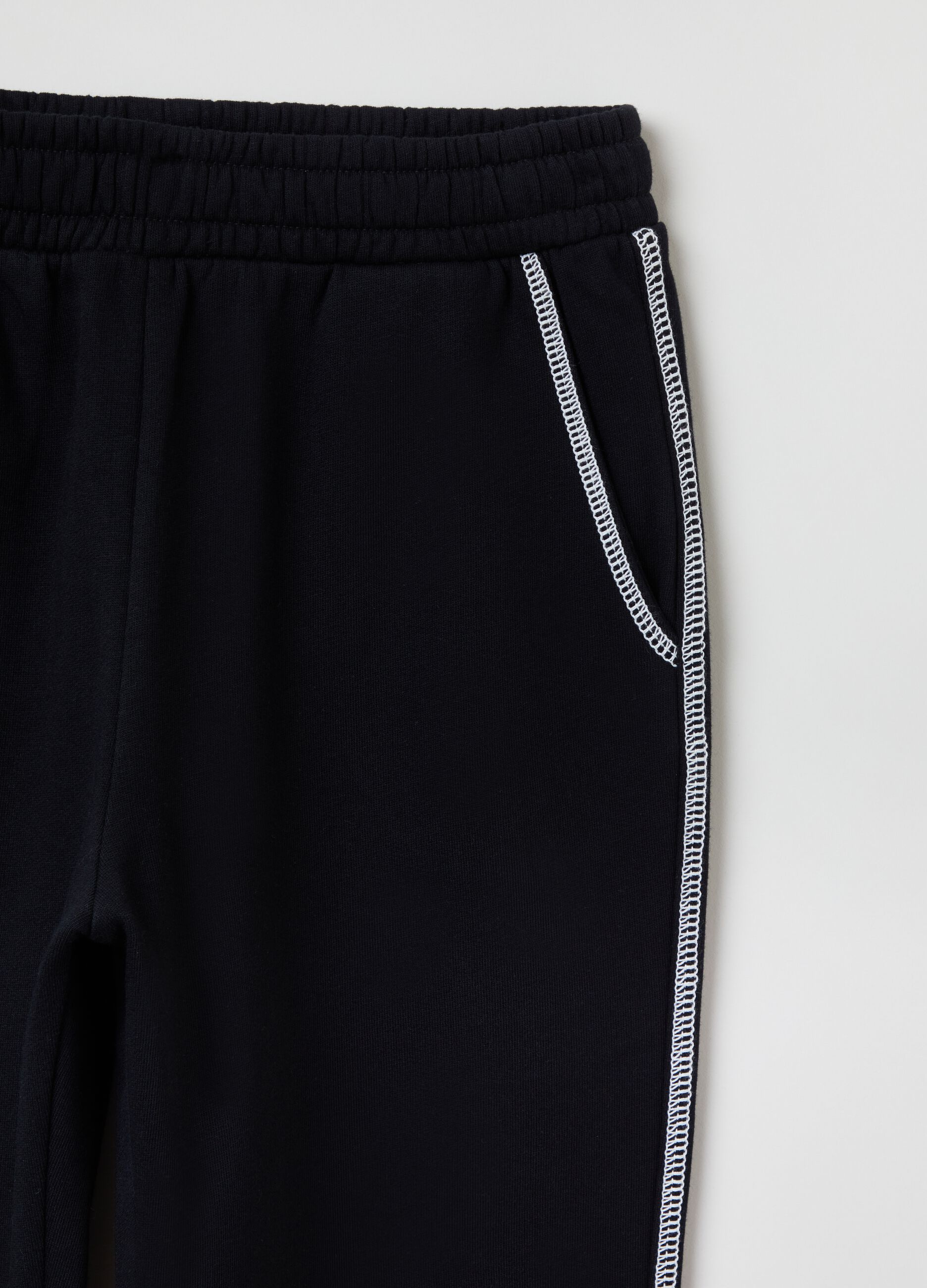 Joggers in felpa con cuciture a contrasto_2