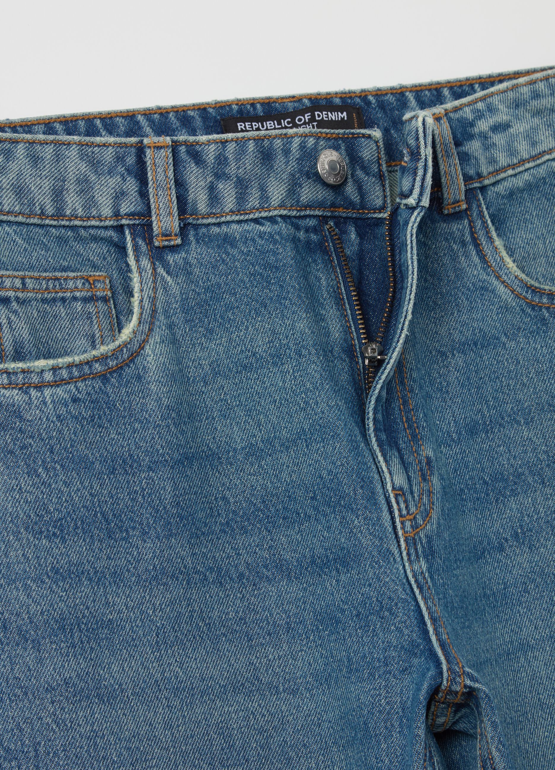 Straight-fit jeans with five pockets