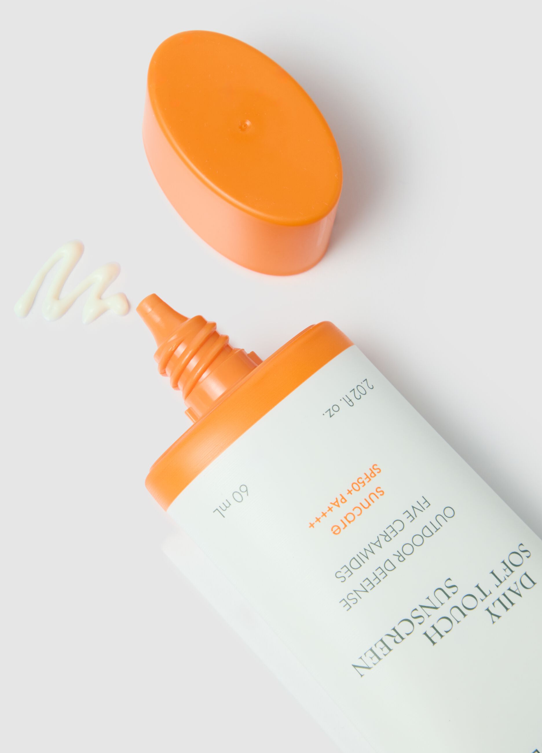 Broad-spectrum sunscreen enriched with 5 ceramides - Korean skincare