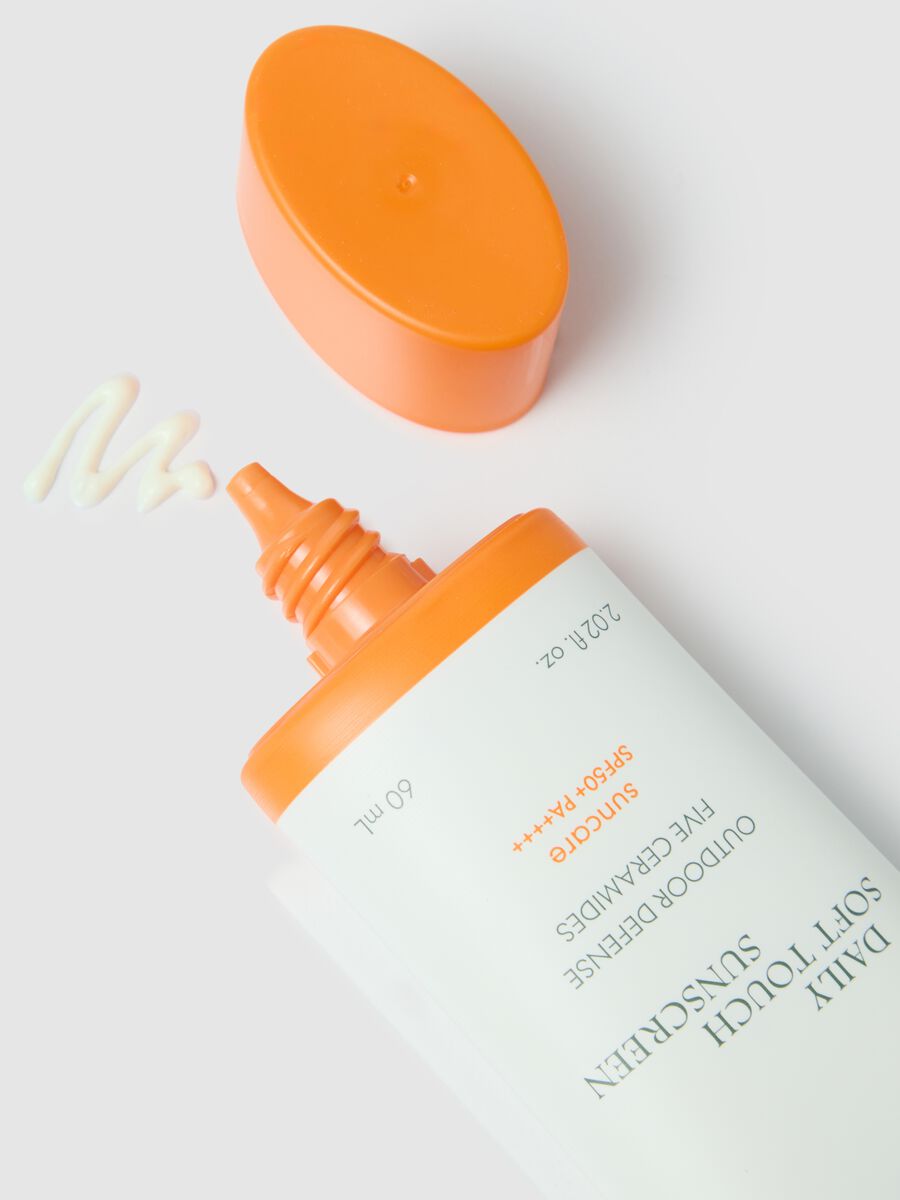 Broad-spectrum sunscreen enriched with 5 ceramides - Korean skincare_1