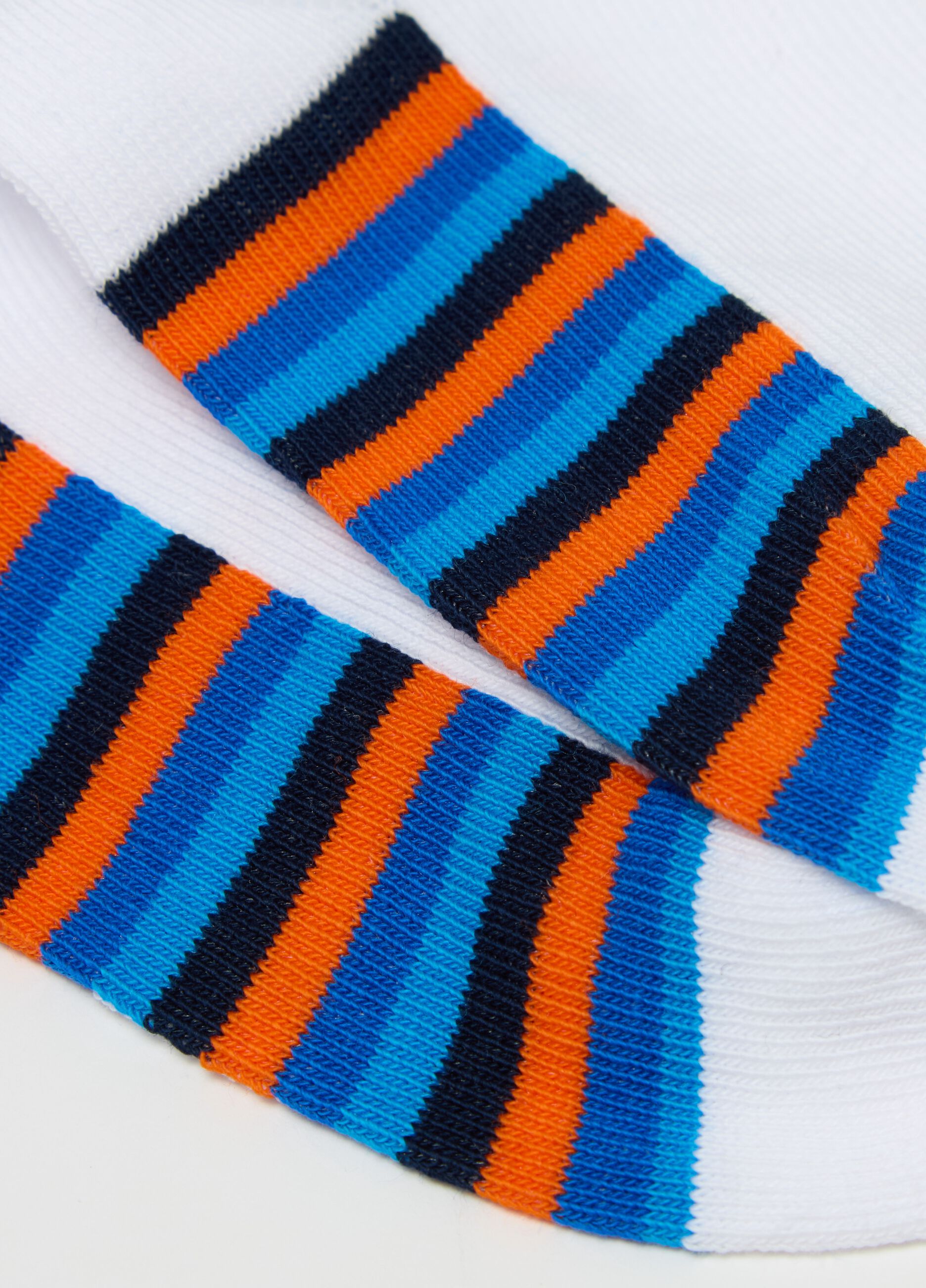 Three-pair pack stretch shoe liners with striped pattern