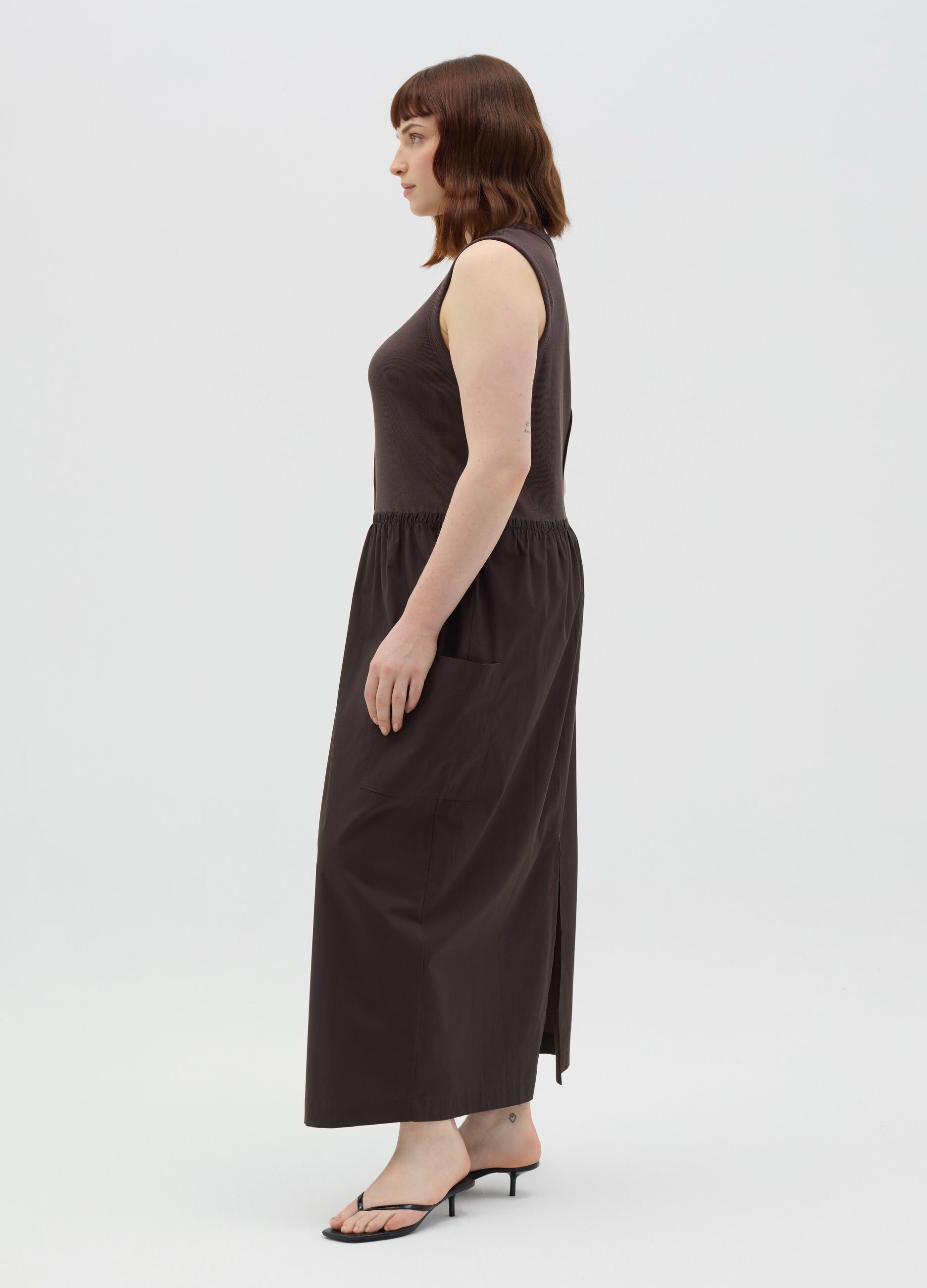 Long sleeveless brown dress in stretchy cotton