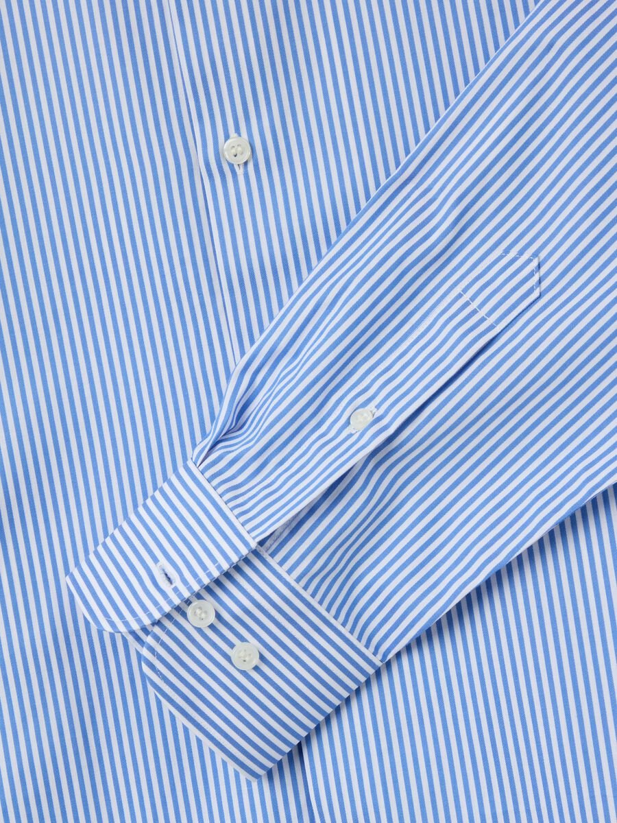 Slim-fit easy-iron shirt with white and blue stripes_5