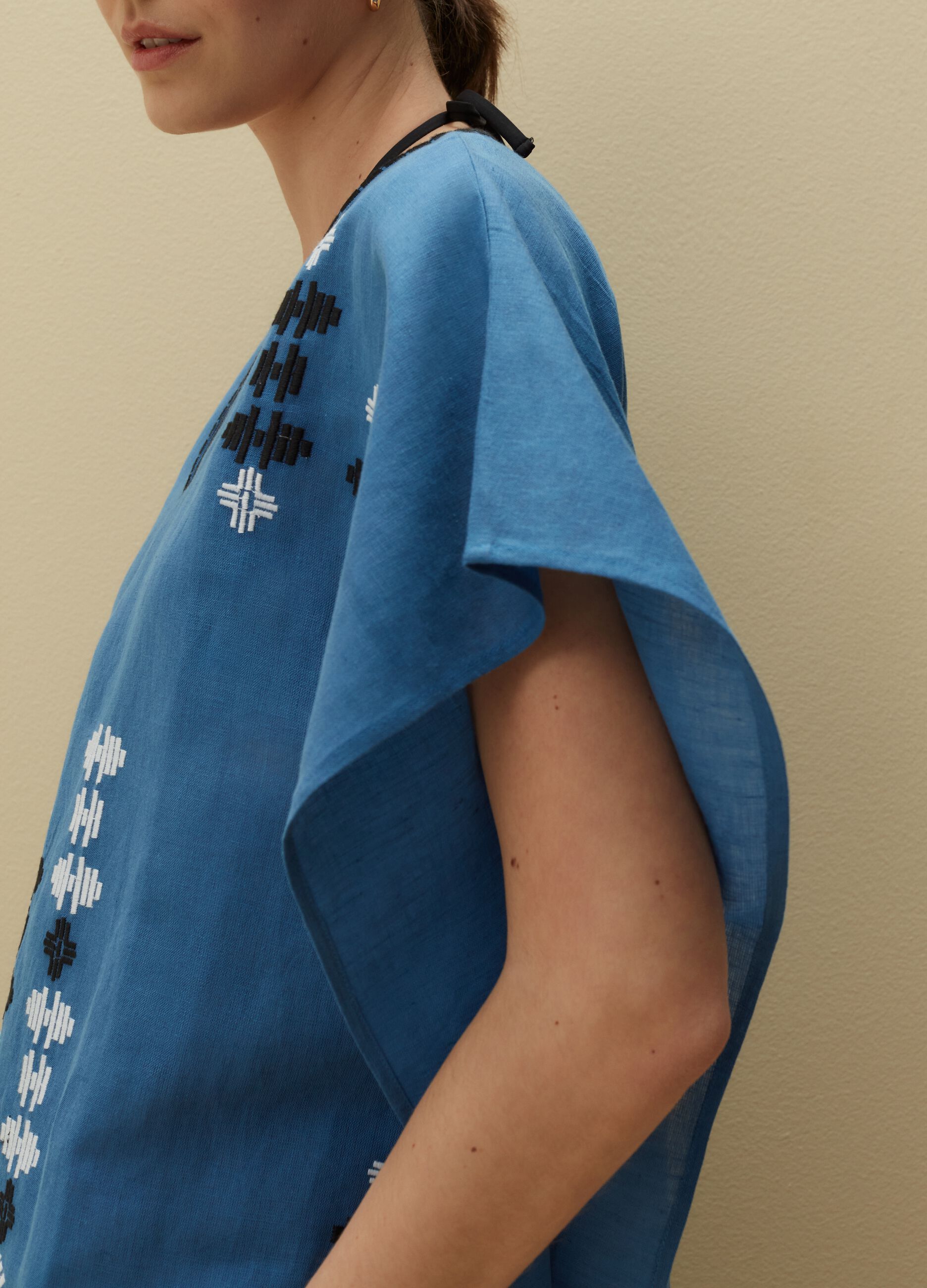 Maxi poncho con ricami etnici_3